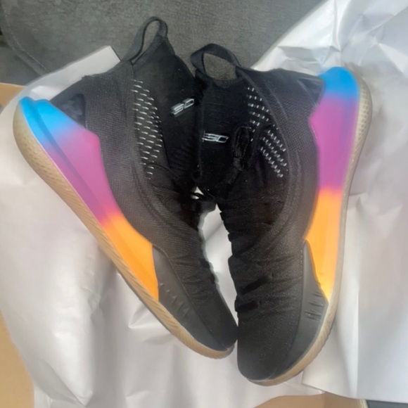 #Curry5s 👀🔥✔️🏀 - Picture 1 of 2